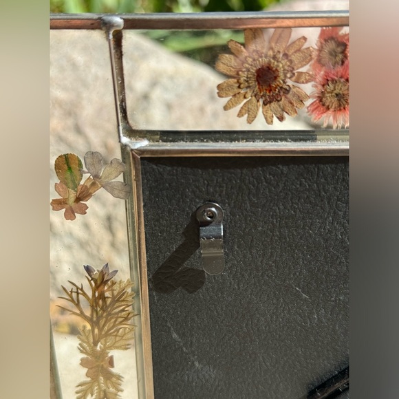 Heirloom dried floral glass and metal picture frame - Picture 3 of 5